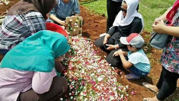 Detail Foto Makam Baru Nomer 25