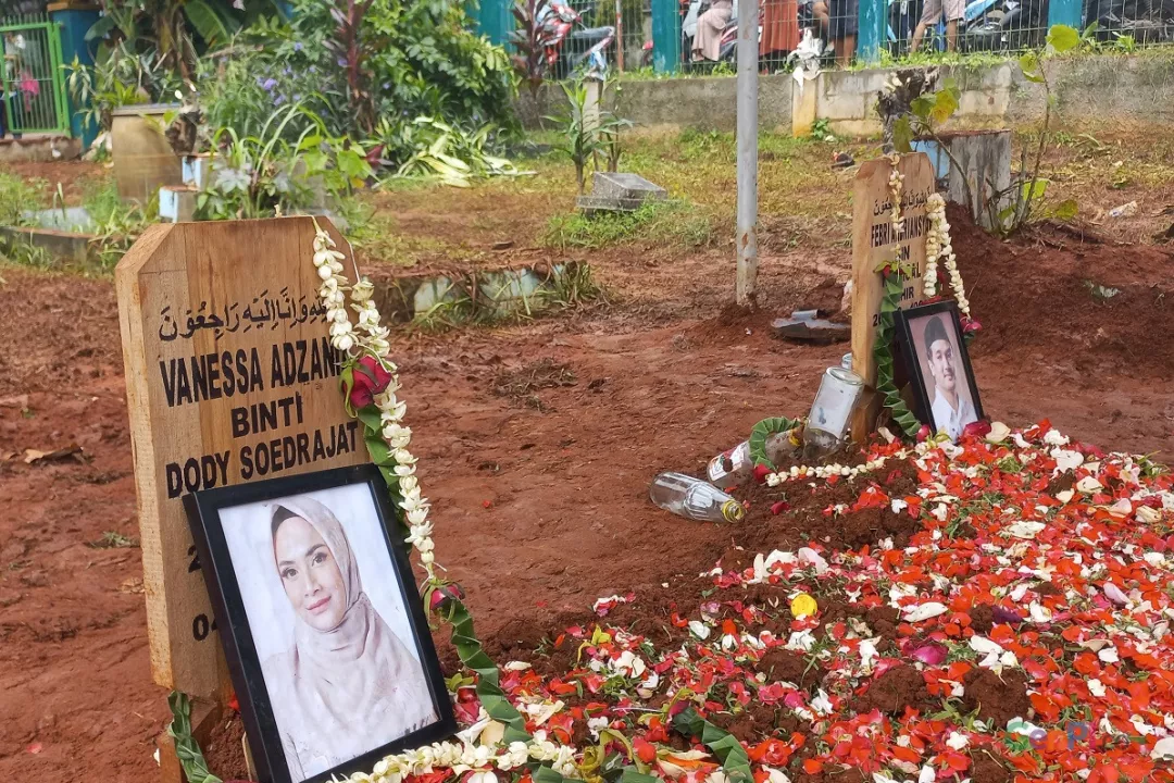 Detail Foto Makam Baru Nomer 27