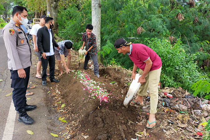 Detail Foto Makam Baru Nomer 6