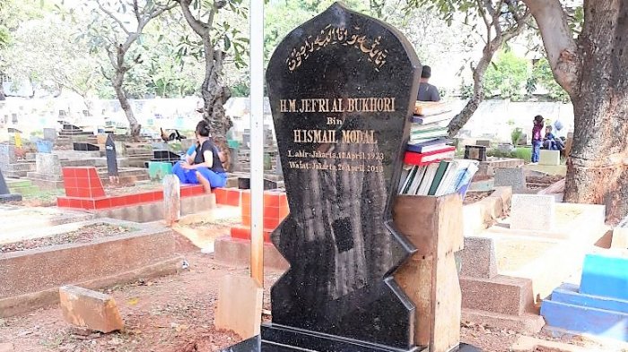 Detail Foto Makam Ustad Jefri Nomer 22