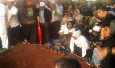 Detail Foto Makam Ustad Jefri Nomer 34