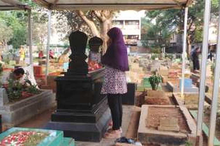 Detail Foto Makam Ustad Jefri Nomer 8