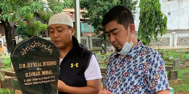 Detail Foto Makam Ustad Jefri Nomer 9