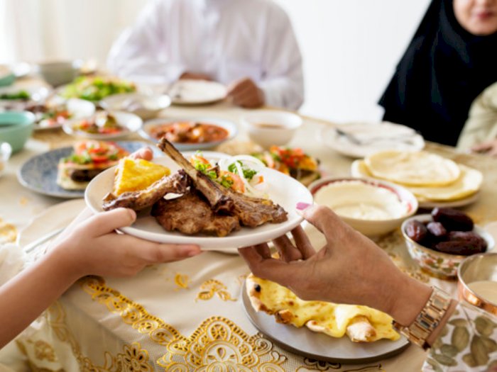 Detail Foto Makan Malam Bersama Keluarga Nomer 20