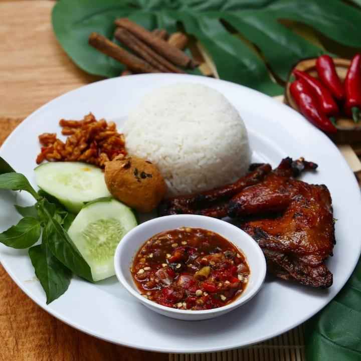 Detail Foto Makanan Ayam Bakar Nomer 44