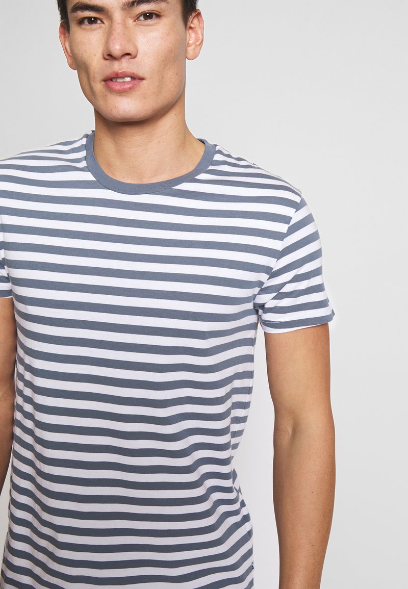 Detail Patrick T Shirt Nomer 18