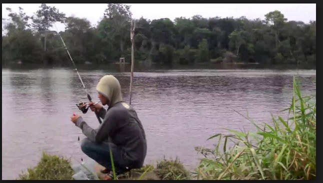 Detail Foto Mancing Di Sungai Nomer 6