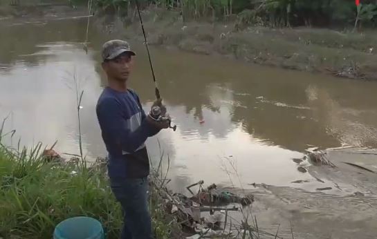 Detail Foto Mancing Di Sungai Nomer 52