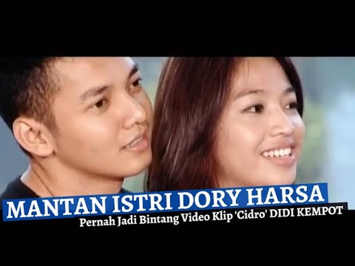 Detail Foto Mantan Istri Dory Harsa Nomer 22