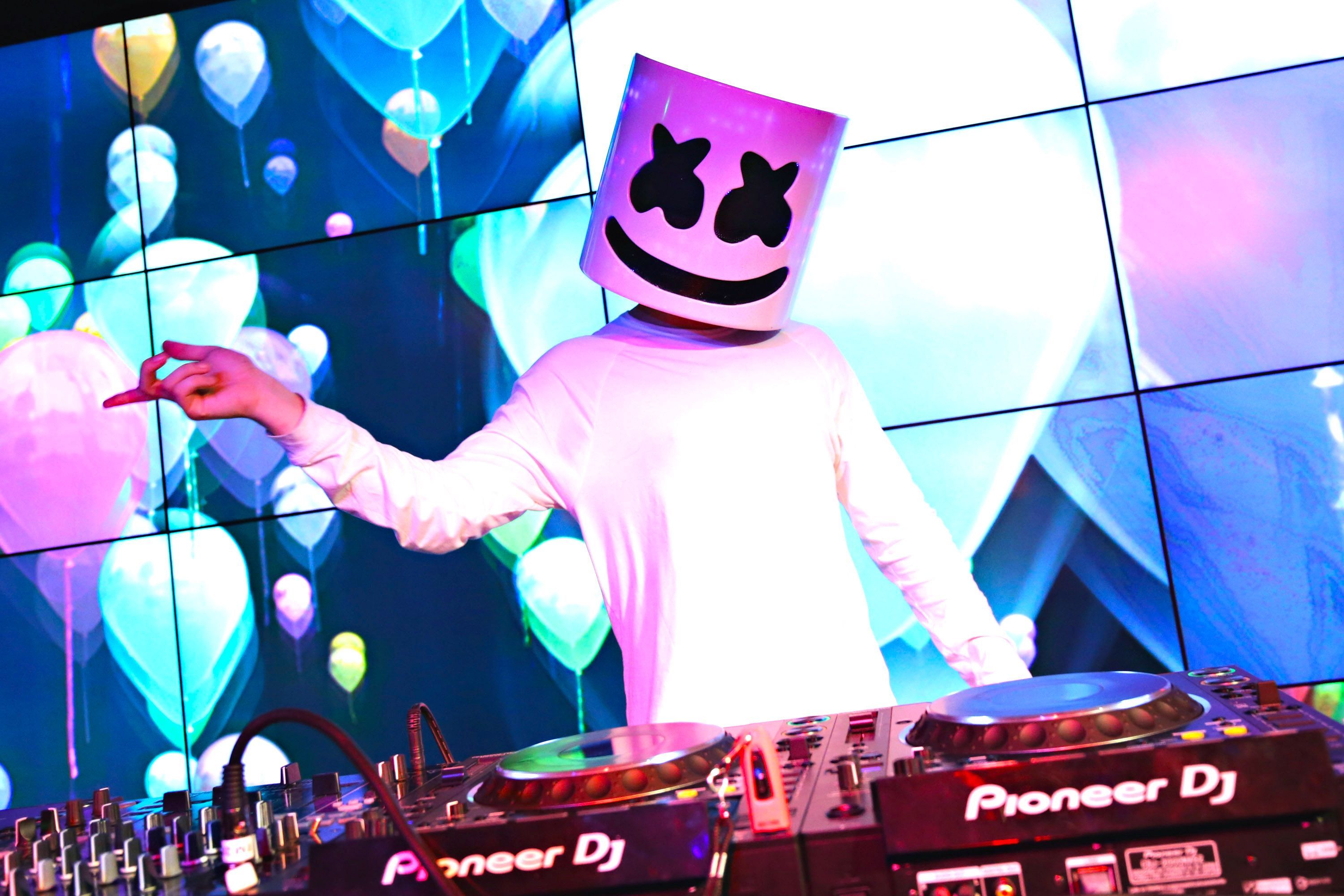 Detail Foto Marshmello Dj Nomer 9