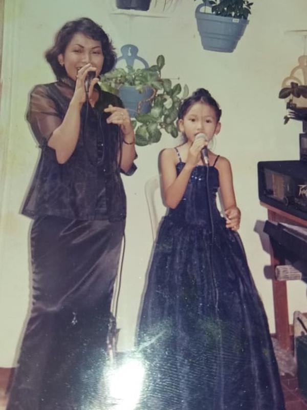 Detail Foto Masa Kecil Ayu Ting Ting Nomer 17