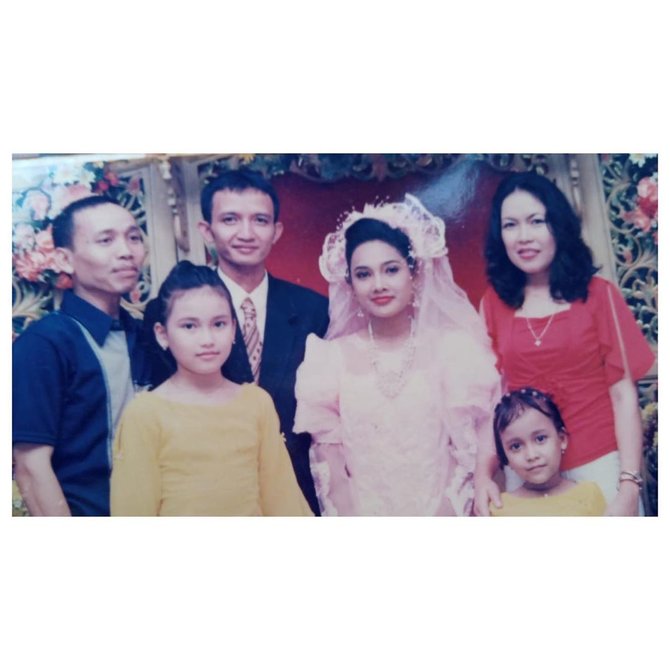 Detail Foto Masa Kecil Ayu Ting Ting Nomer 6