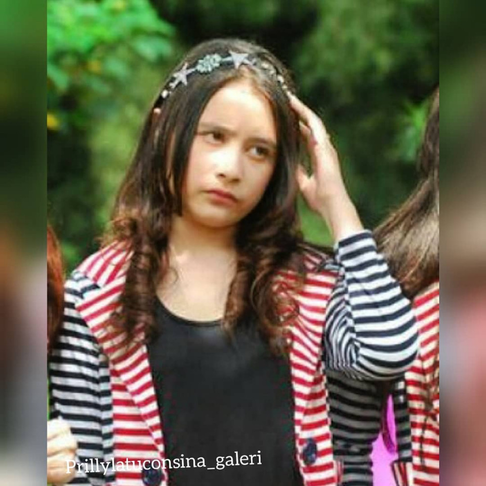 Detail Foto Masa Kecil Prilly Latuconsina Nomer 36