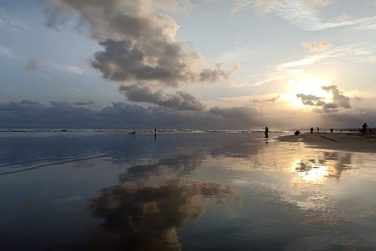 Detail Foto Matahari Terbenam Di Pantai Nomer 35