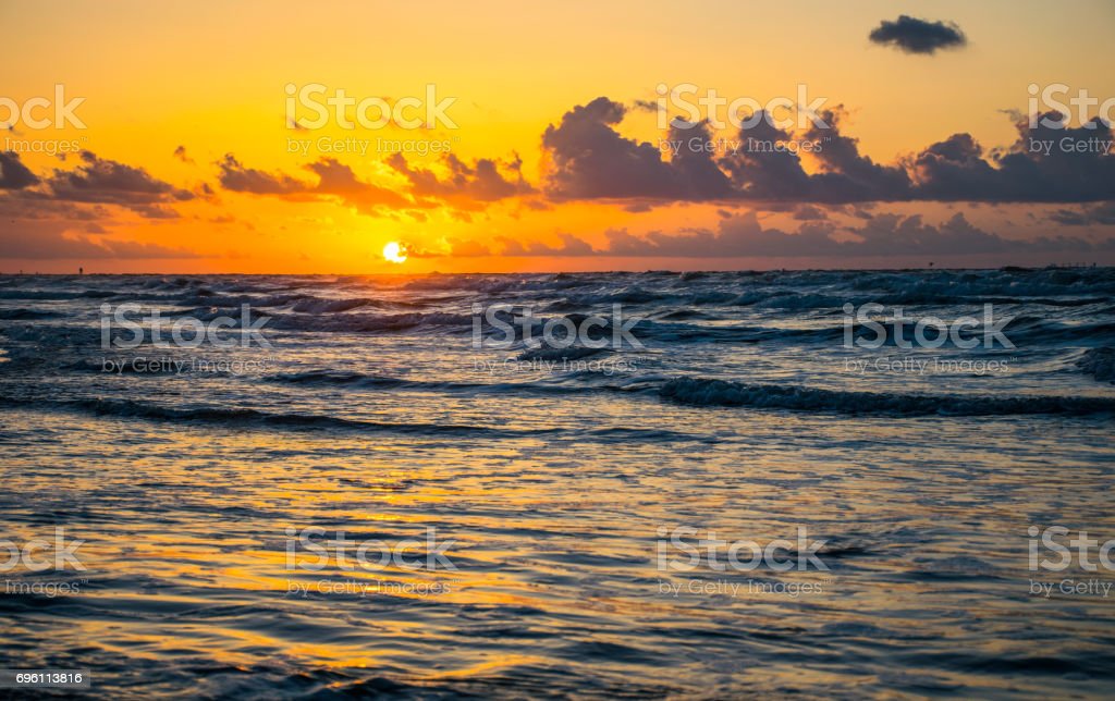 Detail Foto Matahari Terbit Di Pantai Nomer 34