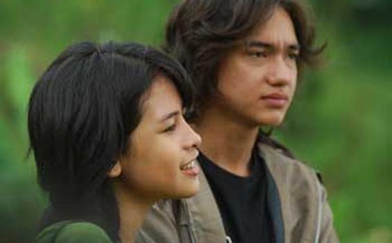 Detail Foto Maudy Ayunda Dan Adipati Dolken Nomer 11