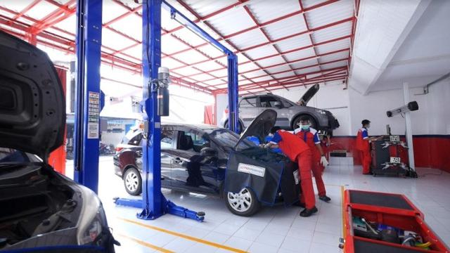 Detail Foto Mekanik Mobil Nomer 38