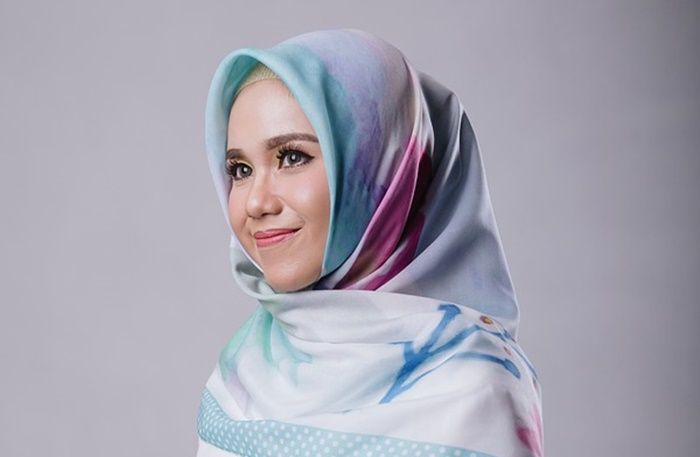 Detail Foto Memakai Hijab Nomer 11