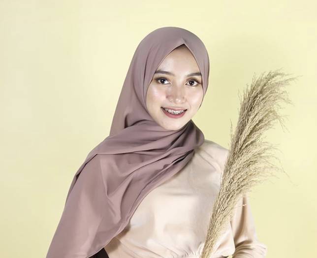 Detail Foto Memakai Hijab Nomer 13