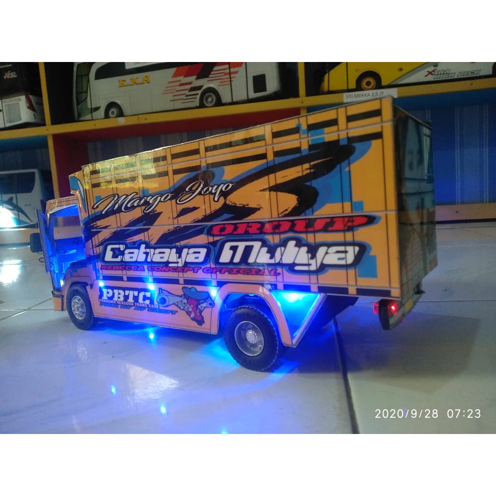 Detail Foto Miniatur Truk Oleng Nomer 36