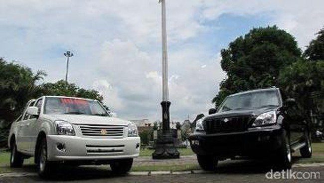 Detail Foto Mobil Buatan Indonesia Nomer 24