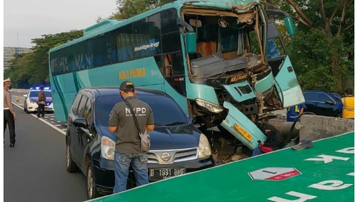 Detail Foto Mobil Bus Nomer 54