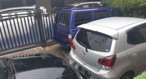 Detail Foto Mobil Depan Rumah Nomer 14