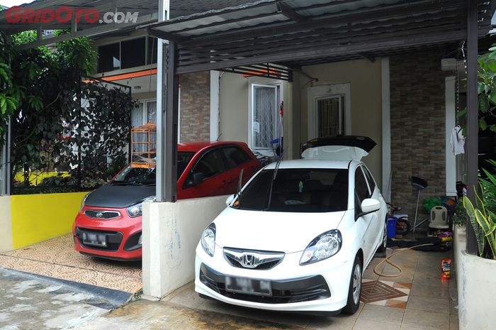 Detail Foto Mobil Depan Rumah Nomer 4