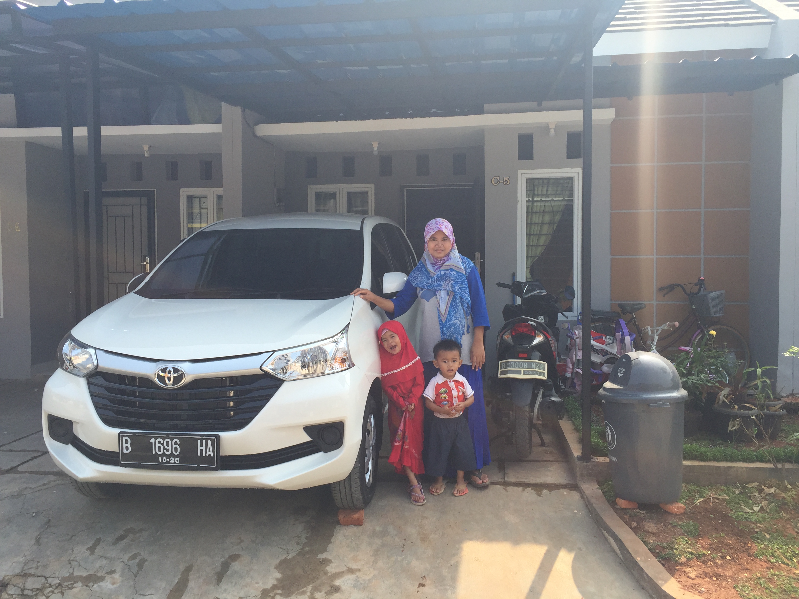 Download Foto Mobil Depan Rumah Nomer 41