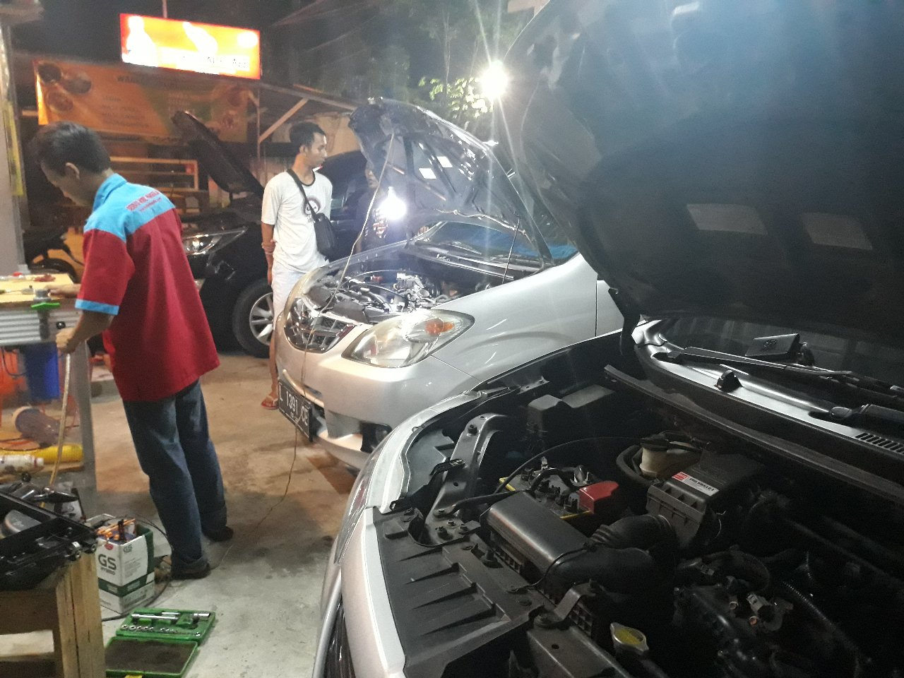 Detail Foto Mobil Di Bengkel Nomer 13