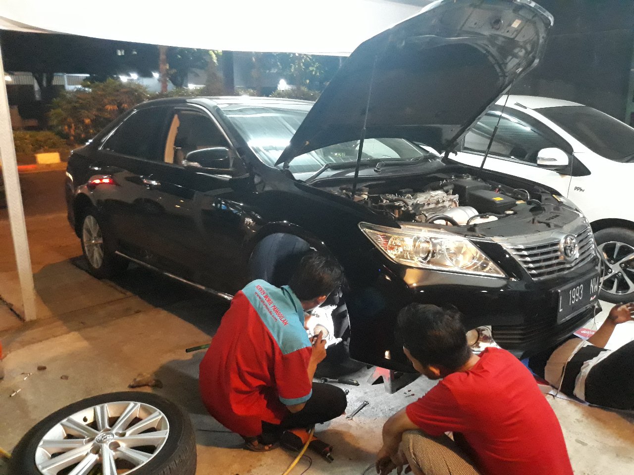 Detail Foto Mobil Di Bengkel Nomer 28