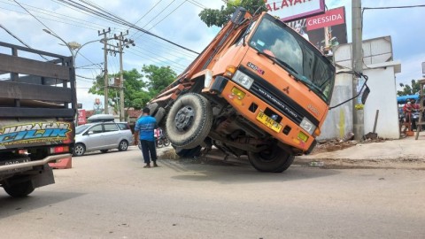 Detail Foto Mobil Fuso Nomer 55