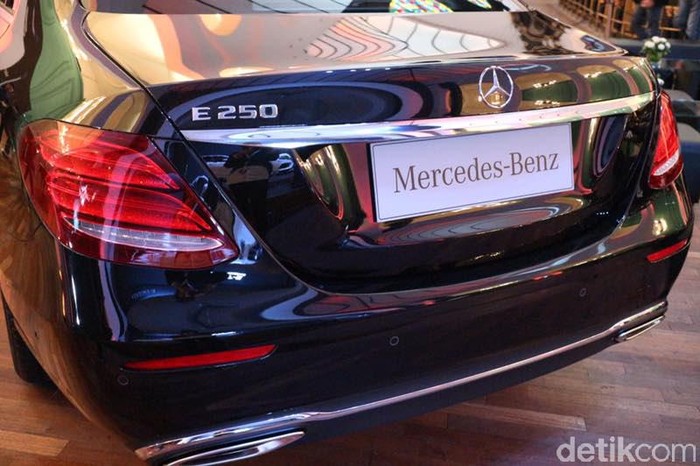 Detail Foto Mobil Mercedes Nomer 16