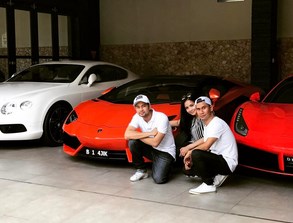 Detail Foto Mobil Mewah Raffi Ahmad Nomer 16