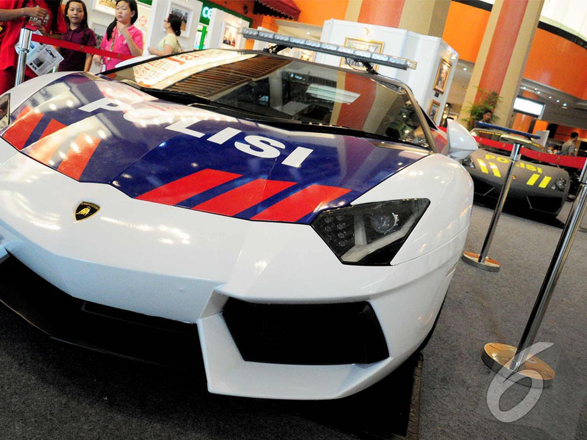 Detail Foto Mobil Polisi Lamborghini Nomer 22