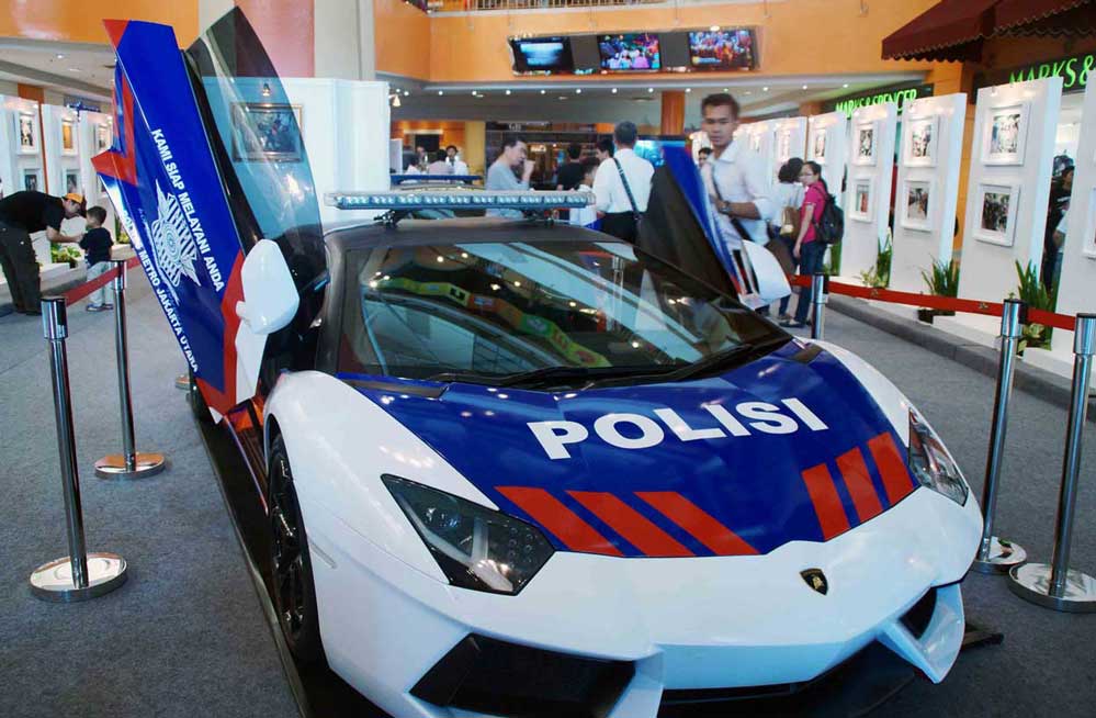 Detail Foto Mobil Polisi Lamborghini Nomer 28