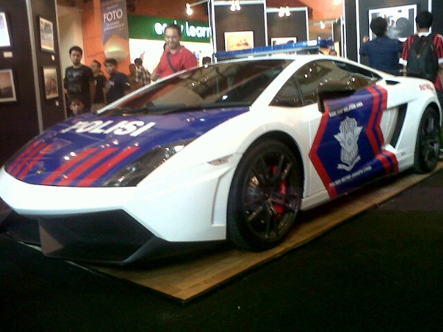 Detail Foto Mobil Polisi Lamborghini Nomer 30