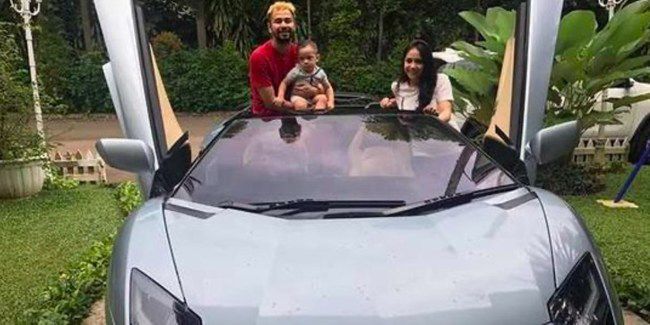 Detail Foto Mobil Raffi Ahmad Nomer 15