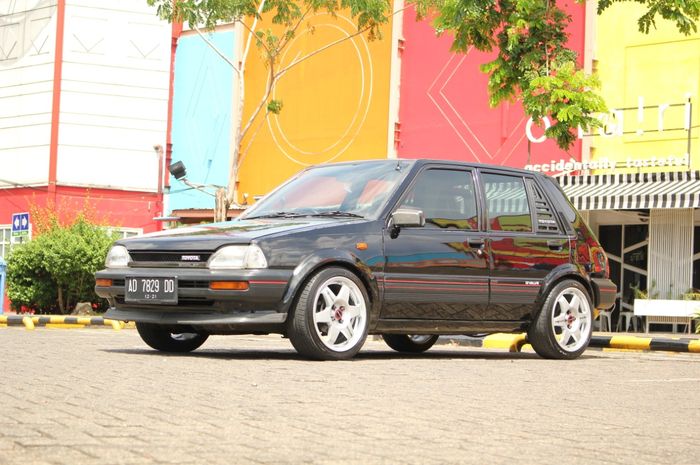 Detail Foto Mobil Starlet Nomer 49