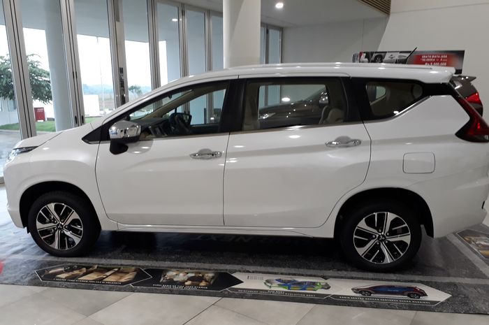 Detail Foto Mobil Xpander Warna Putih Nomer 28