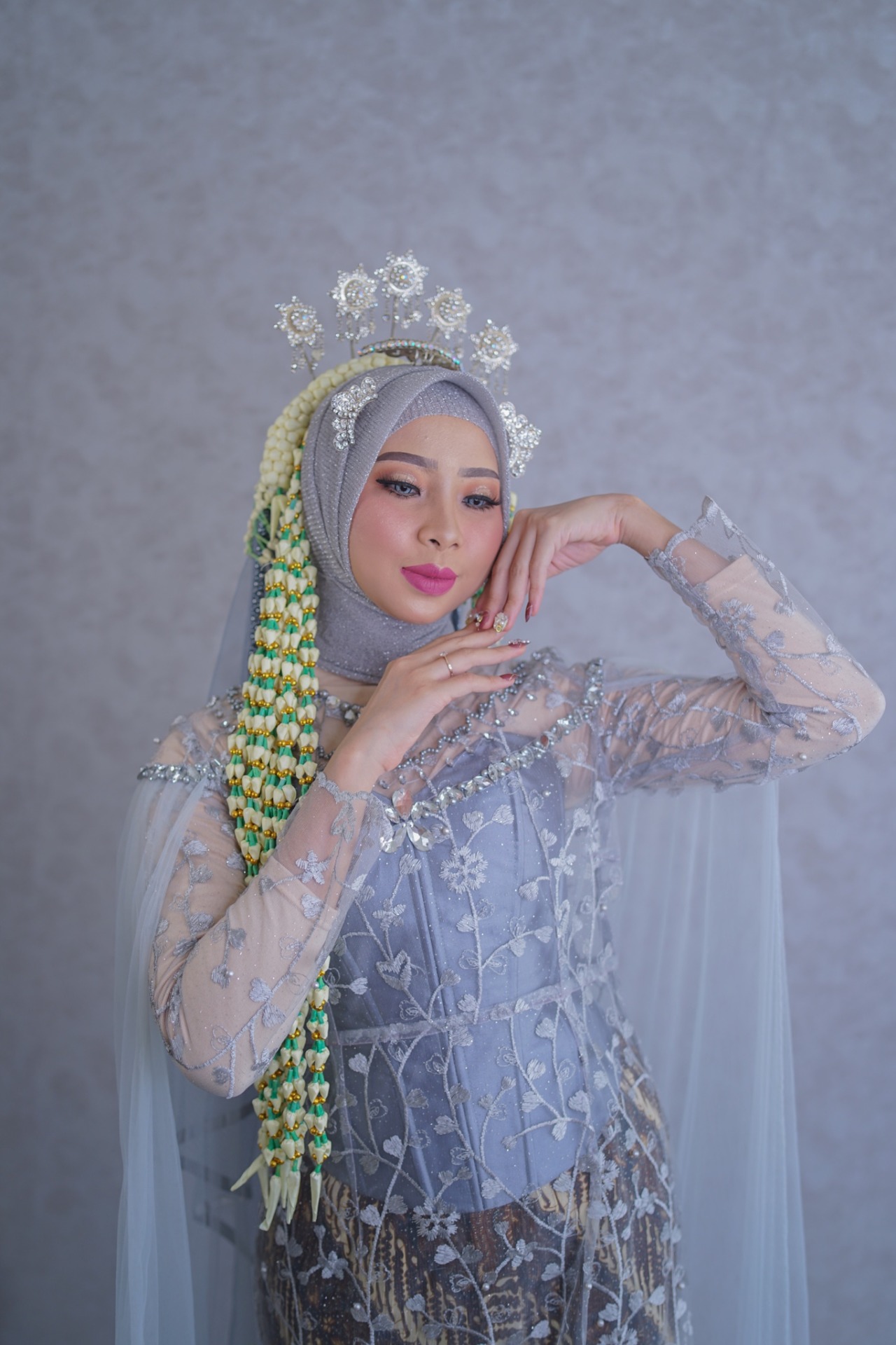 Detail Foto Model Berhijab Di Ilalang Nomer 52