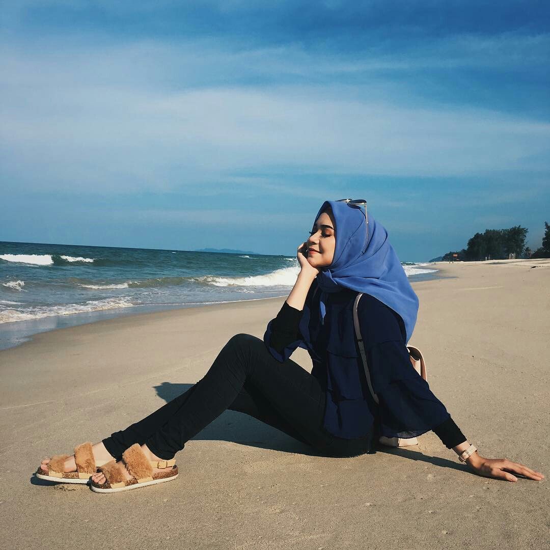 Detail Foto Model Hijab Di Pantai Nomer 3