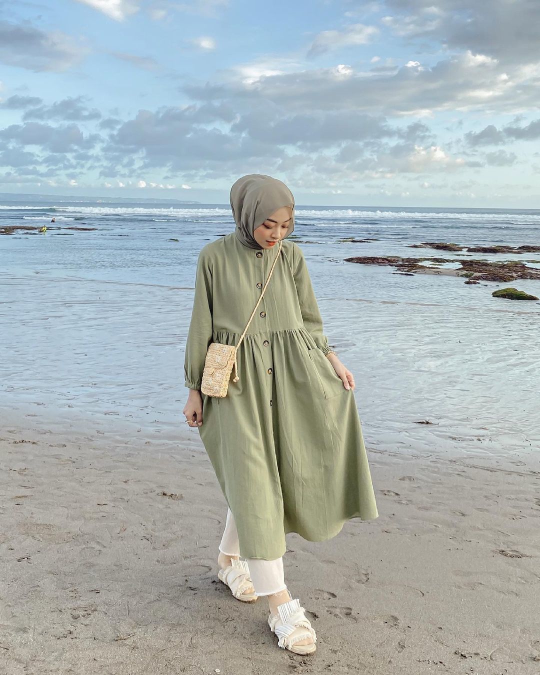 Detail Foto Model Hijab Di Pantai Nomer 26