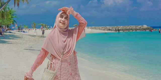 Detail Foto Model Hijab Di Pantai Nomer 36