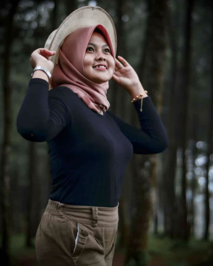 Detail Foto Model Hunting Di Hutan Nomer 10