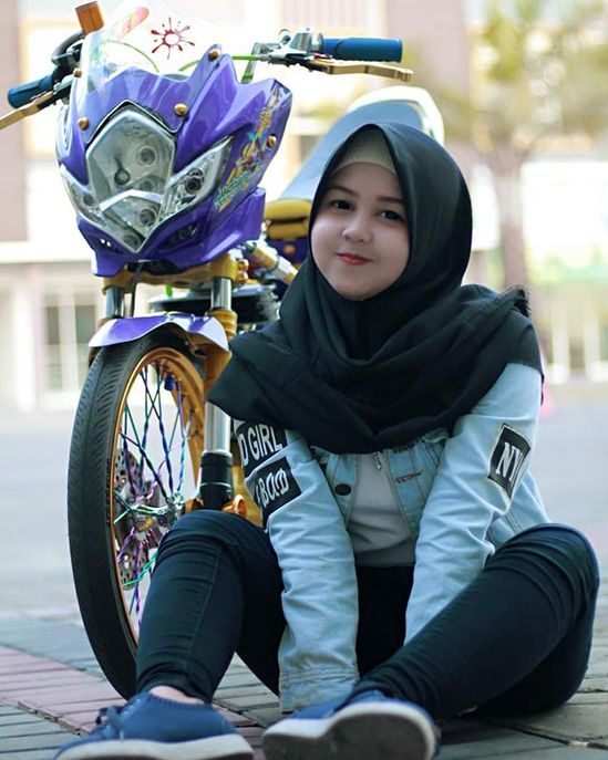 Detail Foto Model Motor Berhijab Nomer 4