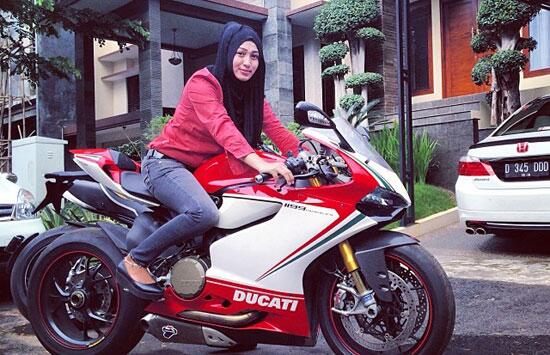 Detail Foto Model Motor Berhijab Nomer 58