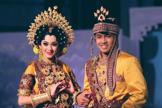 Detail Foto Model Pengantin Adat Bugis Nomer 2