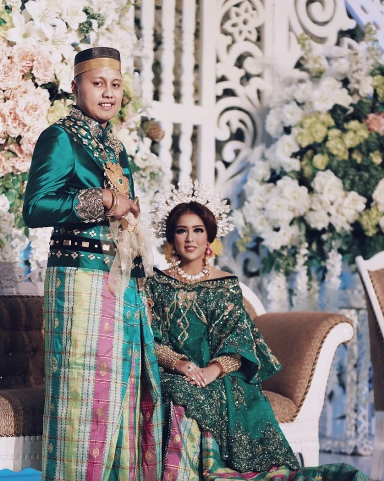 Detail Foto Model Pengantin Adat Bugis Nomer 12