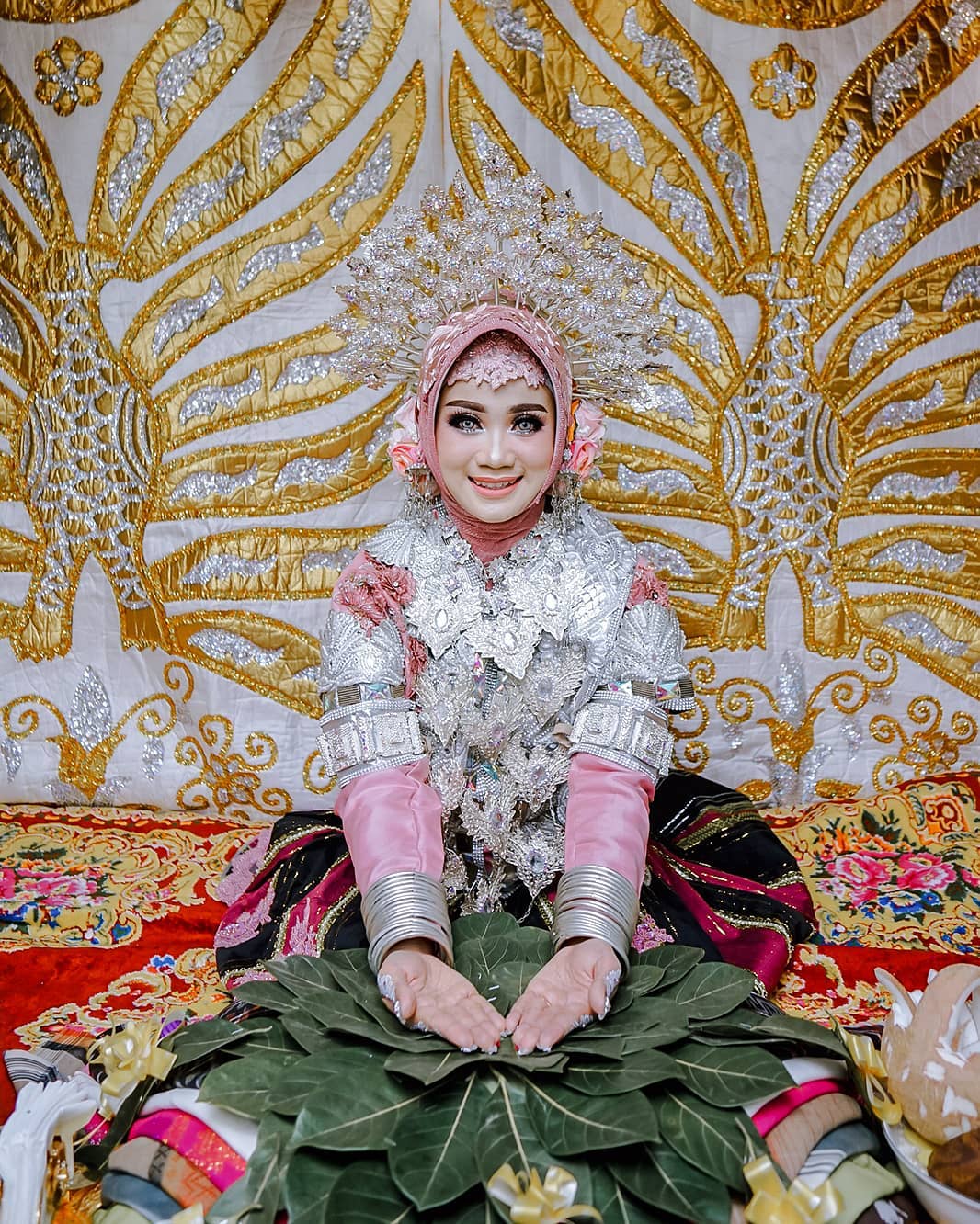 Detail Foto Model Pengantin Adat Bugis Nomer 46